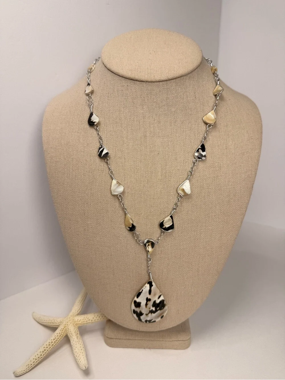 Teardrop Shell Pendant Necklace in Cream and Black - Women Jewelry